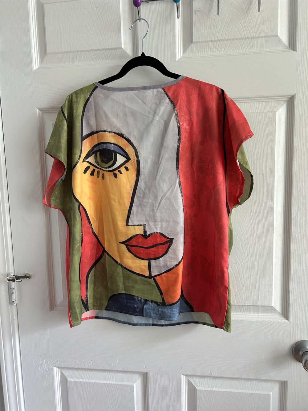 Abstract Face Print Short Sleeve Tee in Red Multi - Picture 4 of 6